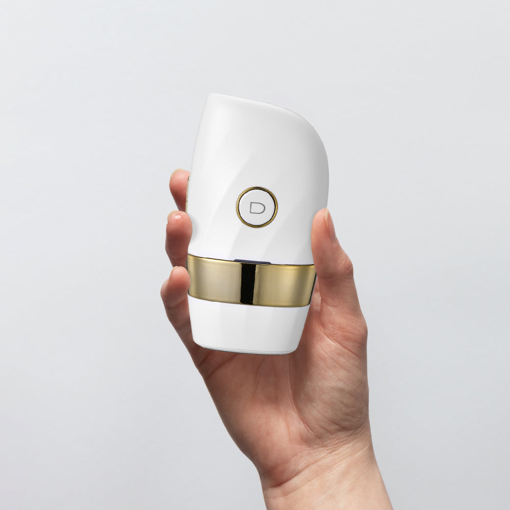 Hand holding Dermao Smood 7