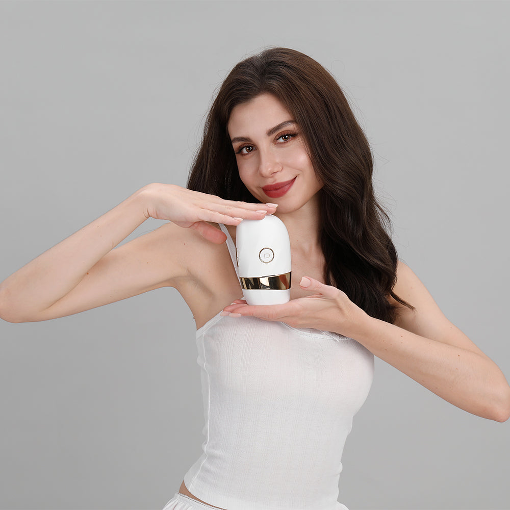 Woman holding Smood 7