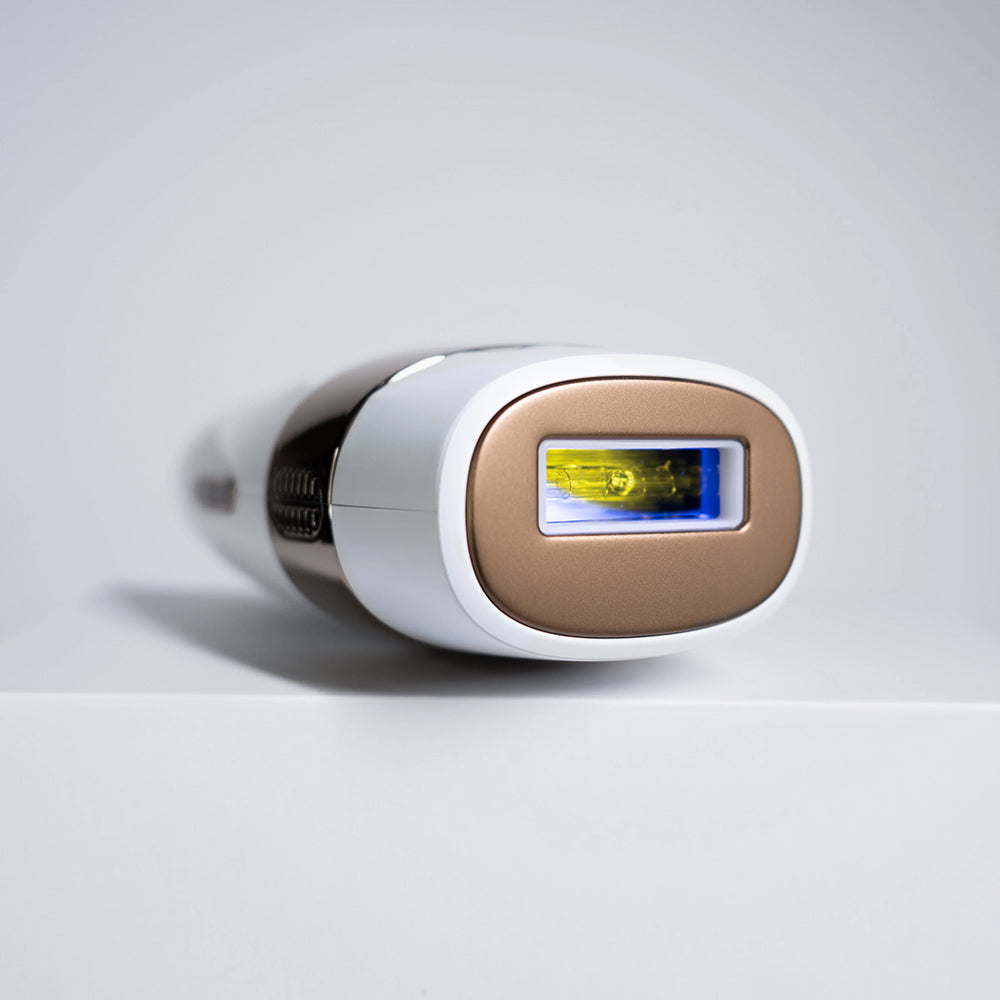 Closeup of Smood 7's flash outlet